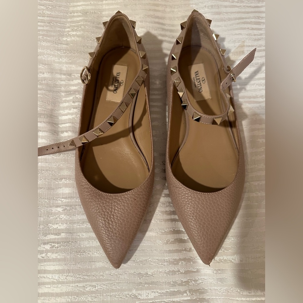 VALENTINO GARAVANI NUDE ROCK STUDDED FLATS - Size 7